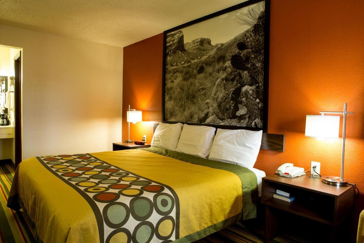 Super 8 By Wyndham Woodward Hotel Luaran gambar