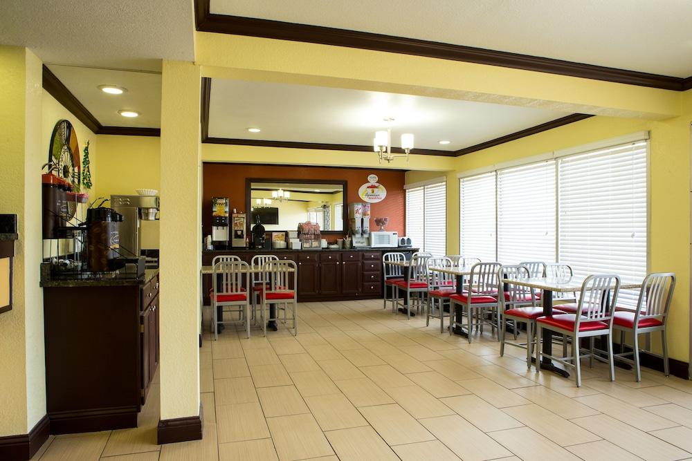 Super 8 By Wyndham Woodward Hotel Luaran gambar