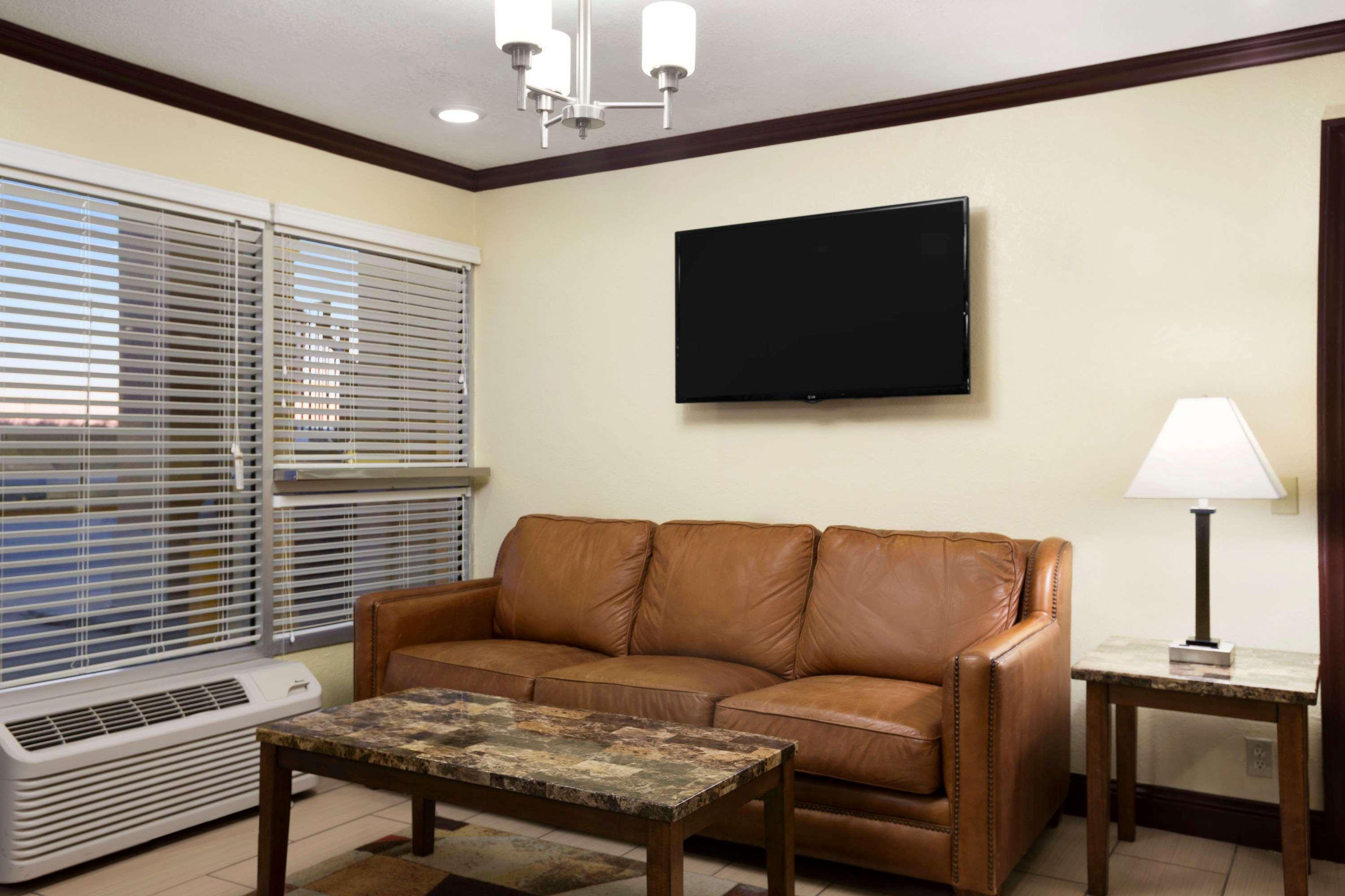 Super 8 By Wyndham Woodward Hotel Luaran gambar