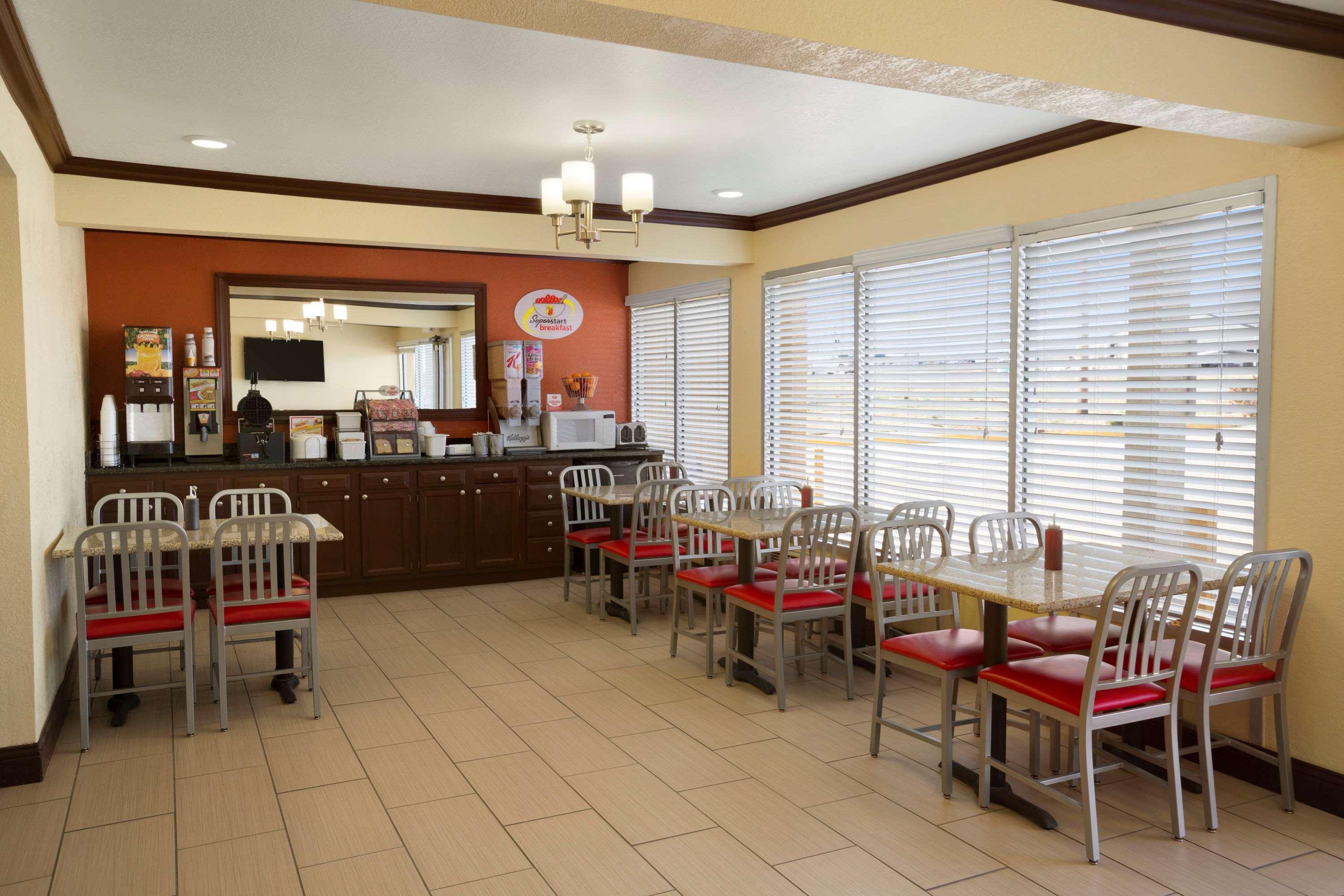 Super 8 By Wyndham Woodward Hotel Luaran gambar