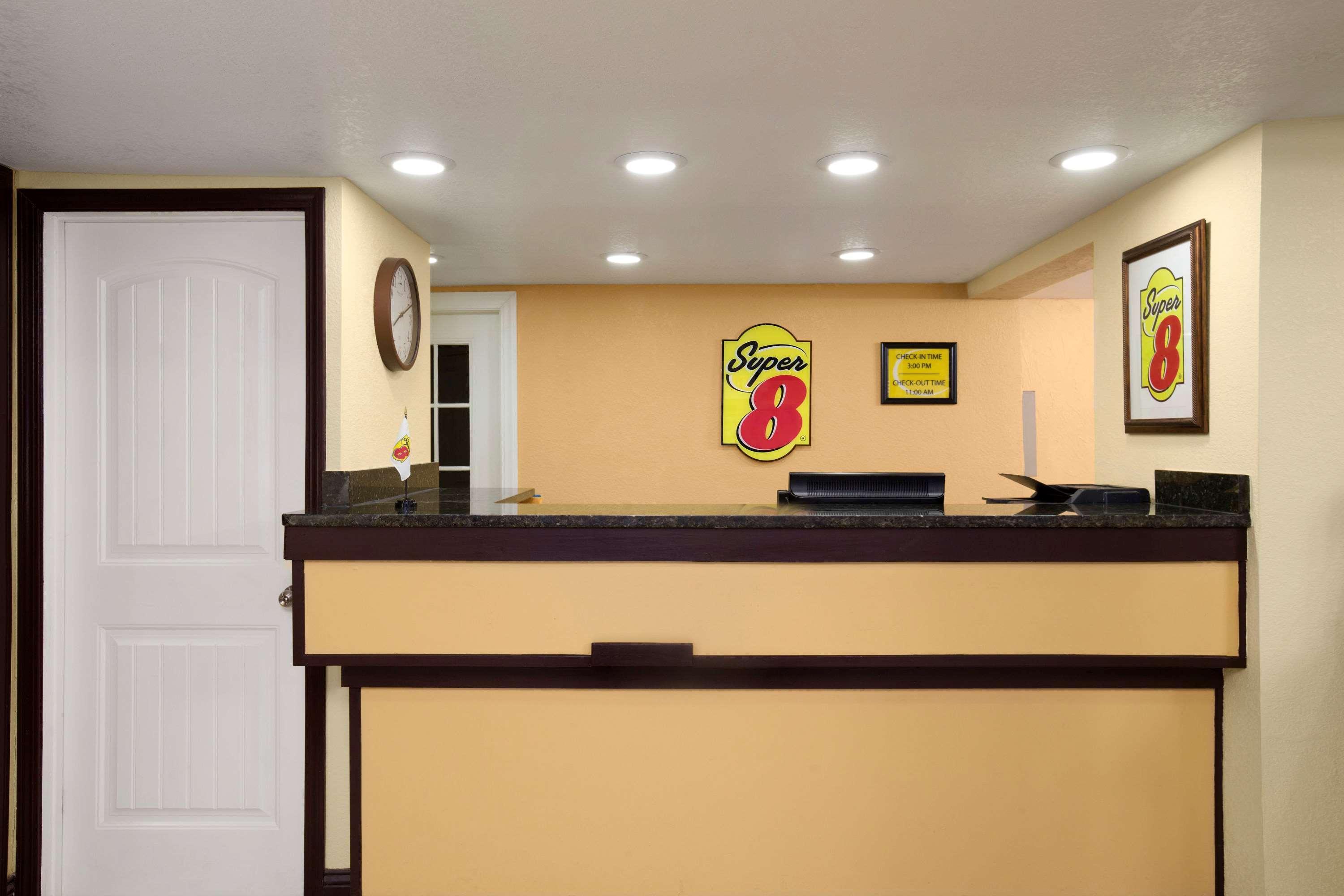 Super 8 By Wyndham Woodward Hotel Luaran gambar