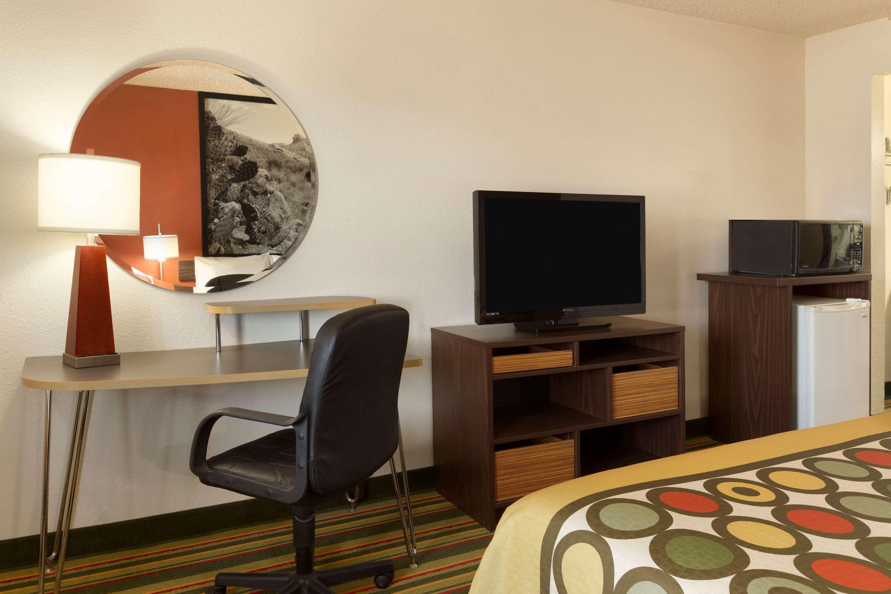 Super 8 By Wyndham Woodward Hotel Luaran gambar