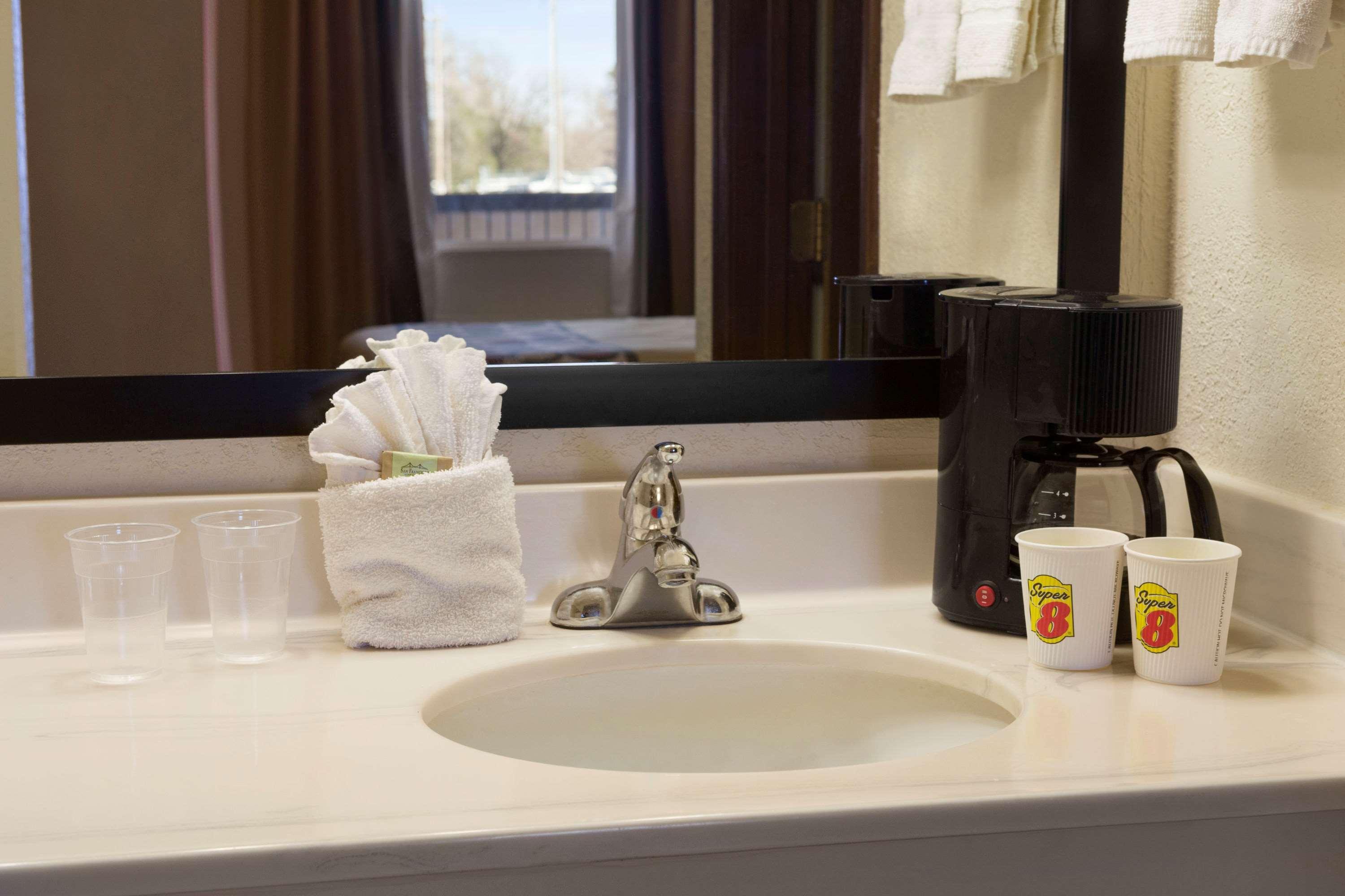 Super 8 By Wyndham Woodward Hotel Luaran gambar