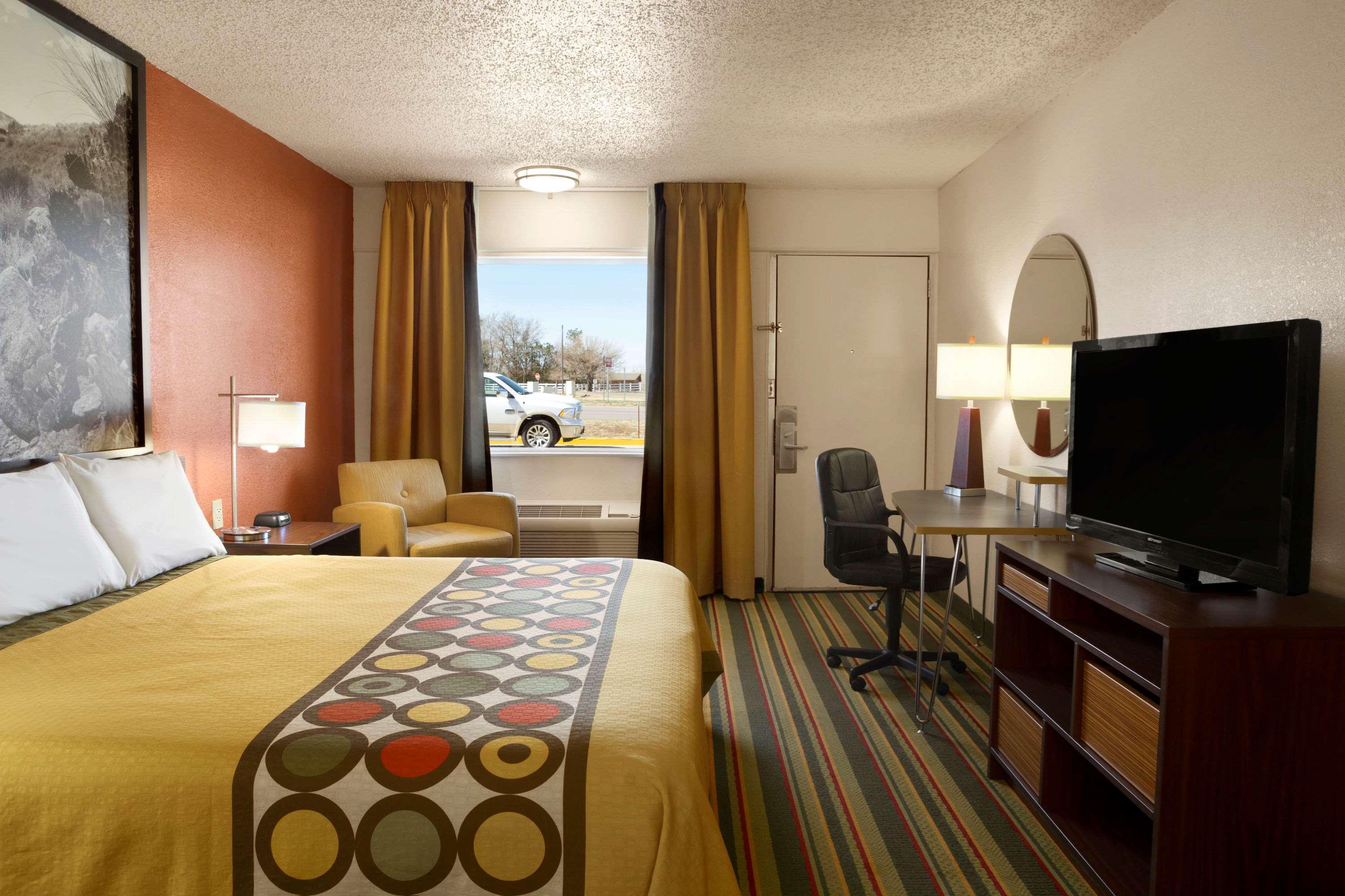 Super 8 By Wyndham Woodward Hotel Luaran gambar